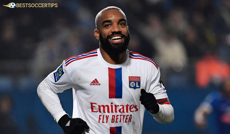 Alexandre Lacazette - Exemplary captain, symbol of loyalty and Lyon spirit