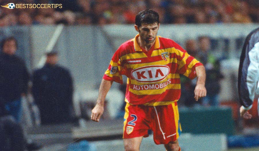 Éric Sikora - RC Lens' solid defensive symbol, always a reliable stopper in Under bets and keeps a clean sheet