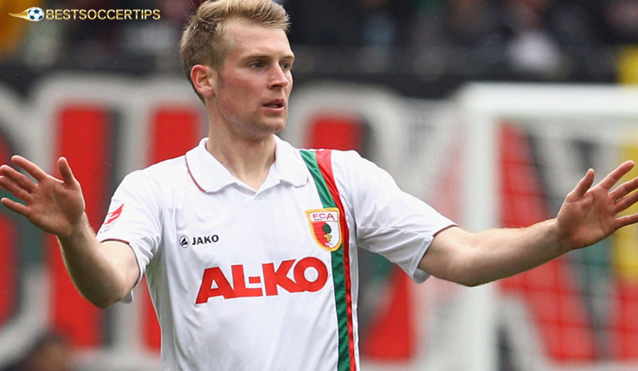 Jan-Ingwer Callsen-Bracker – The steely center-back who makes Augsburg's defense solid