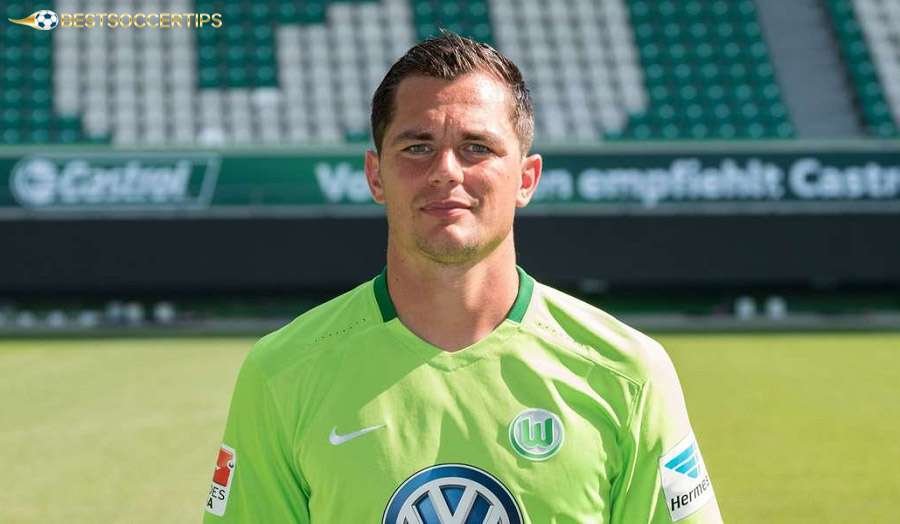 Marcel Schäfer – The loyal and irreplaceable left wing