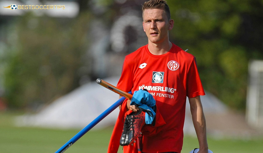 Niko Bungert — Loyal centre-back, defensive leader and reliable tactical asset for Mainz