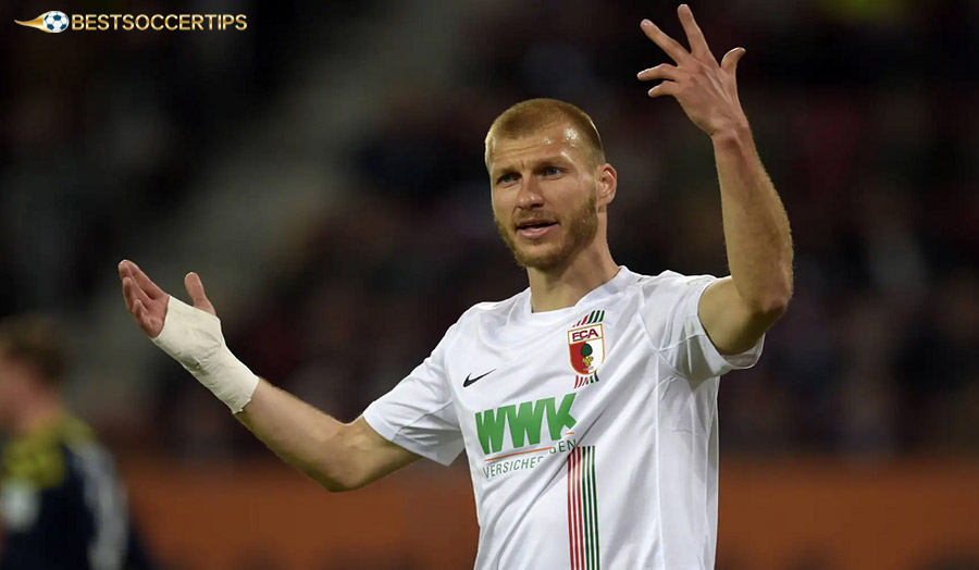 Ragnar Klavan – Augsburg's calm and intelligent defensive leader