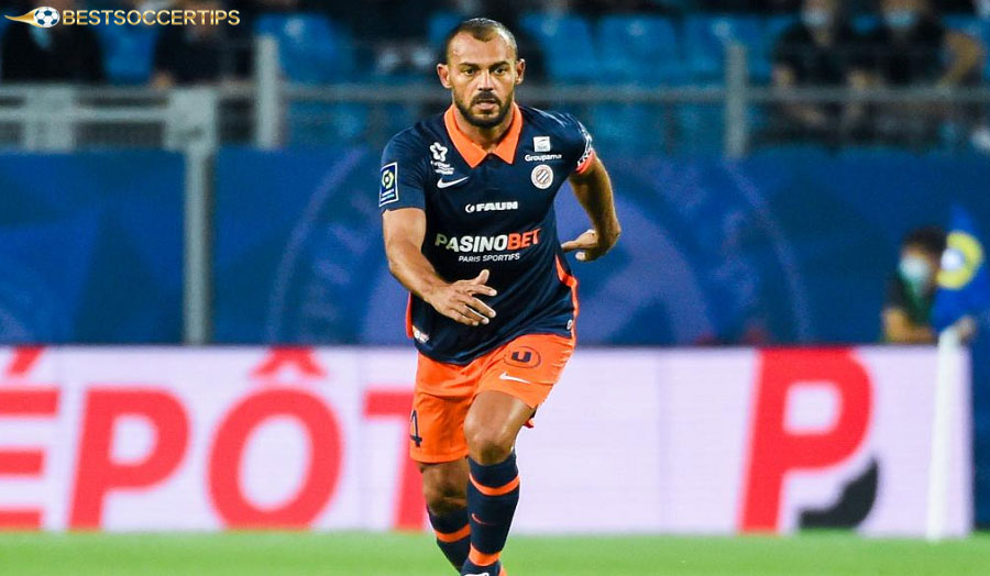 Vitorino Hilton – The rock in defense, the experienced leader who contributed to stability for a decade