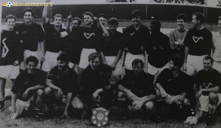 Aldershot F.C - Traditional lower league team goes bankrupt because it cannot pay players' salaries