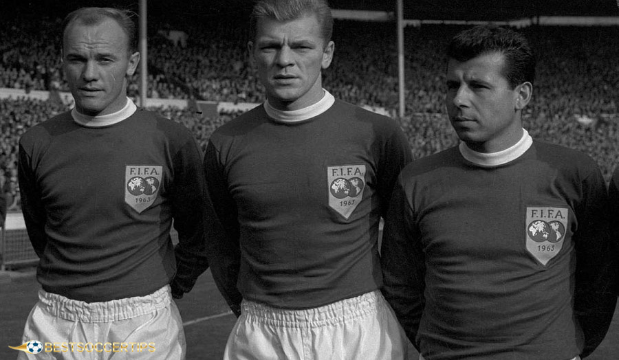 Ján Popluhár is a defensive icon that helps players read classic odds effectively