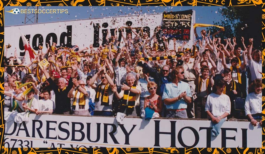 Maidstone United F.C. - Rapid promotion but weak foundation led to the club's dissolution after only a few years
