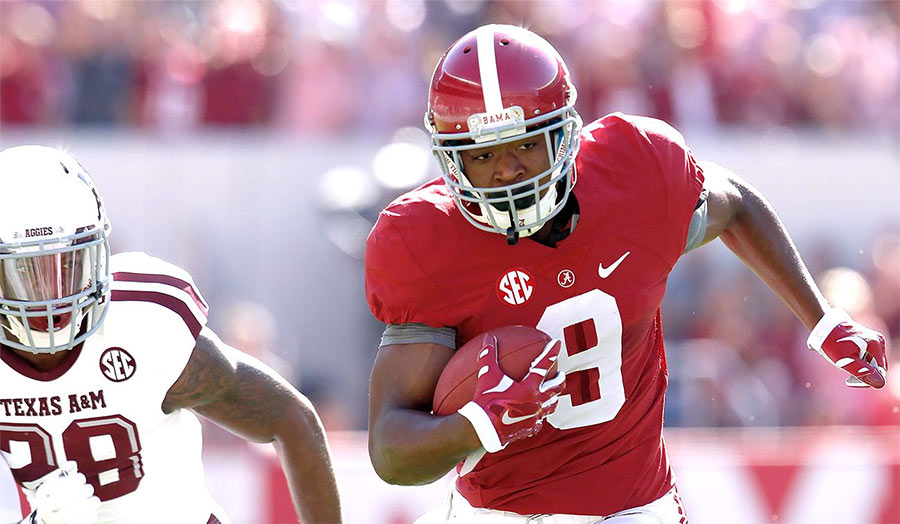 Amari Cooper catching a pass for Alabama Crimson Tide