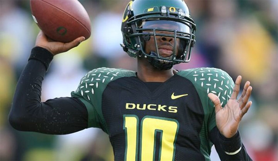 Dennis Dixon as Oregon Ducks quarterback