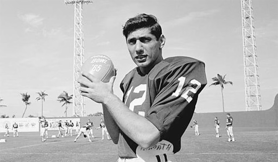 Joe Namath preparing to throw for Alabama Crimson Tide