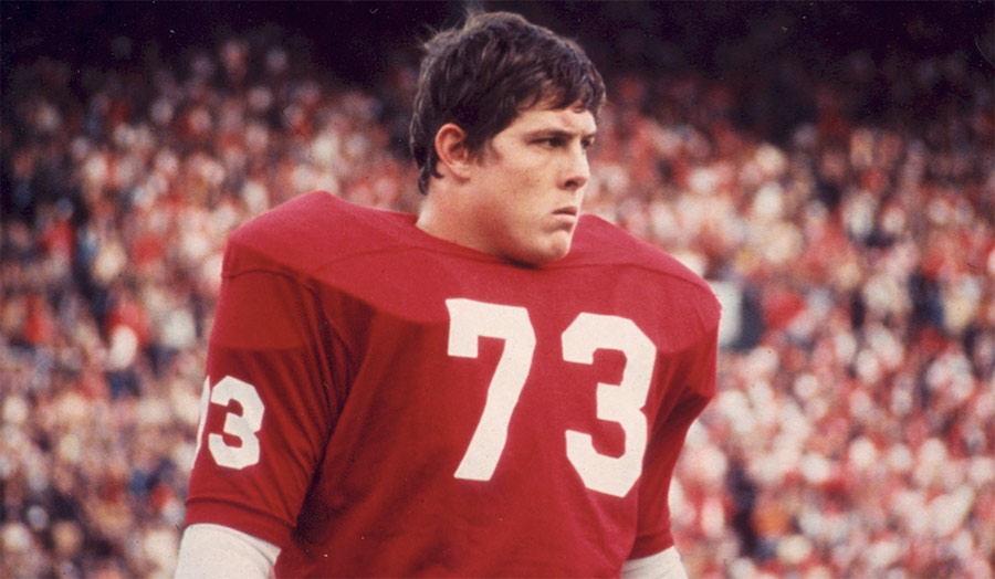 John Hannah blocking during an Alabama Crimson Tide game