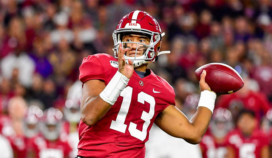 Tua Tagovailoa throwing a pass for Alabama Crimson Tide