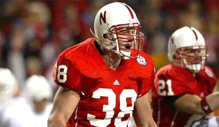 Barrett Ruud Nebraska linebacker tackling opponent