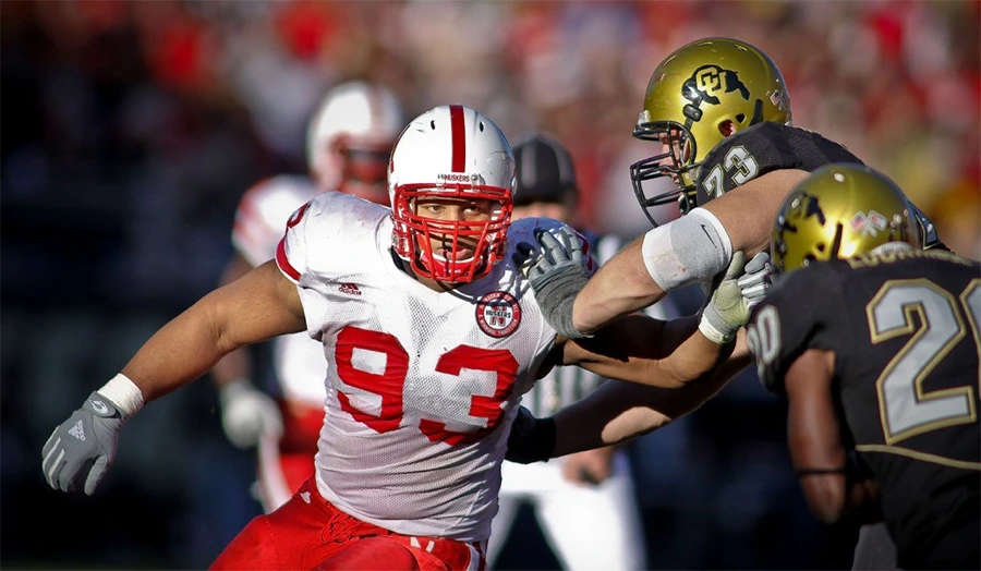Ndamukong Suh disrupting a play for Nebraska