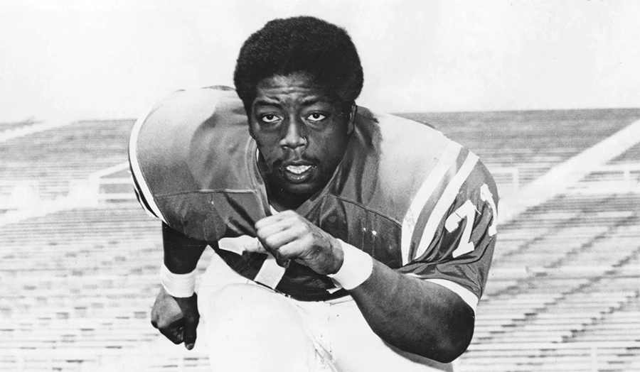 Rich Glover pressuring up the middle